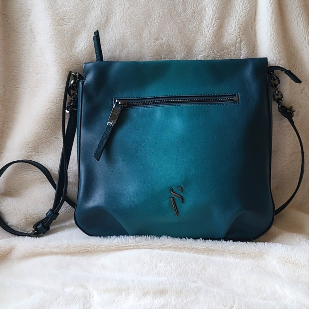 NEW w/o tags Simply Vera Crossbody #73277, Green and Black